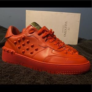 Valentino Garivani rock stud basketball snearker